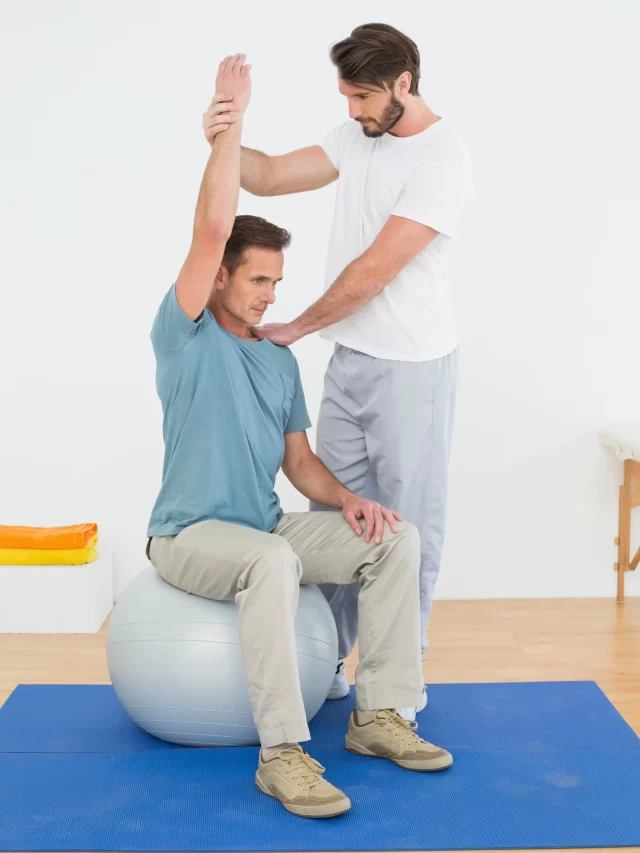 man-yoga-ball-working-with-physical-therapist